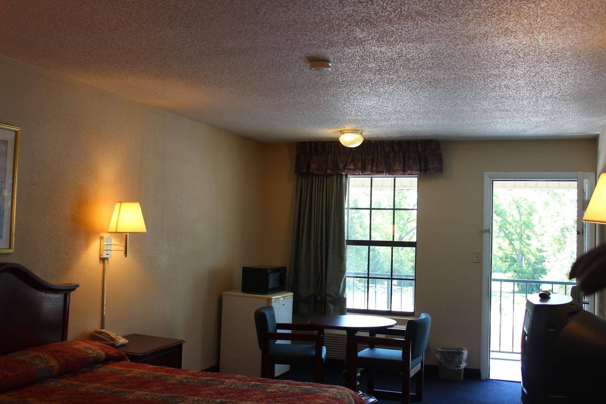 Deer Acres Inn Monroe Bagian luar foto